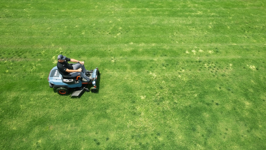 SENIX Battery-Powered Electric Zero Turning Riding Mower