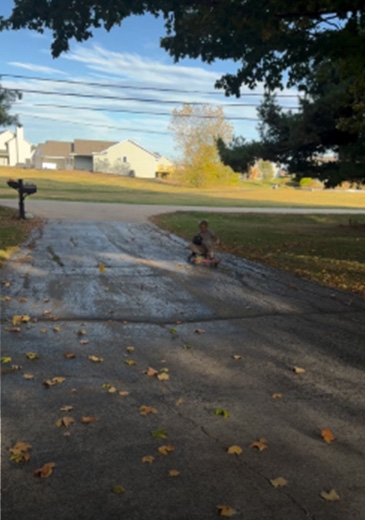 Jax doing some real life Mario kart with the @senixtools X6 handheld leaf blower on his ziggle #